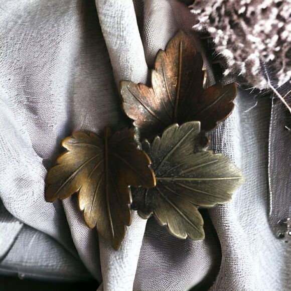 Vintage Maple Leaf Brooch Pin Mixed Metals K&T Leaves Artisan Autumn Cottagecore - Picture 1 of 16